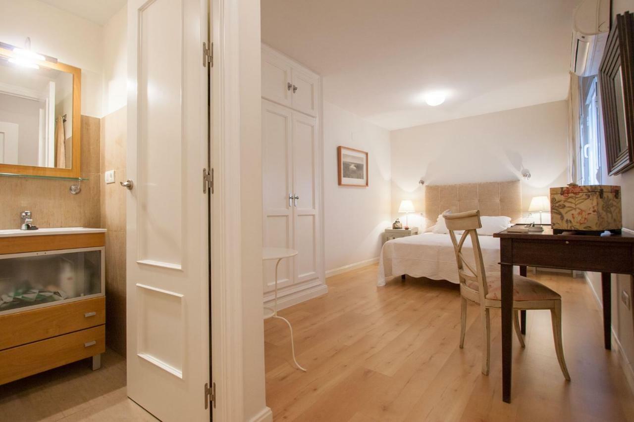Medina Apartment And Parking Historical Center Sevilla Kültér fotó